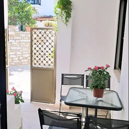 Αnesi Apartments * 스키아토스 타운