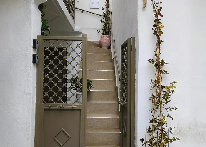 αnesi Skiathos Town