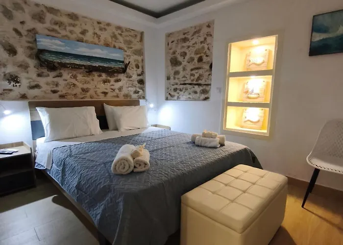 αnesi Skiathos Town